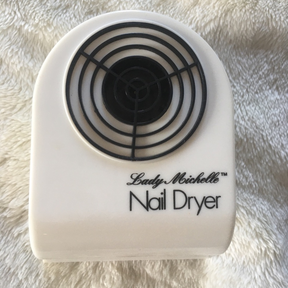 Nail dryer